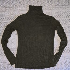 Uniglo Women's Olive Heattech Turtleneck Sweater Sz L